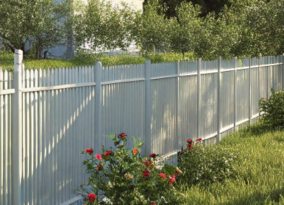 Забор из евроштакетника